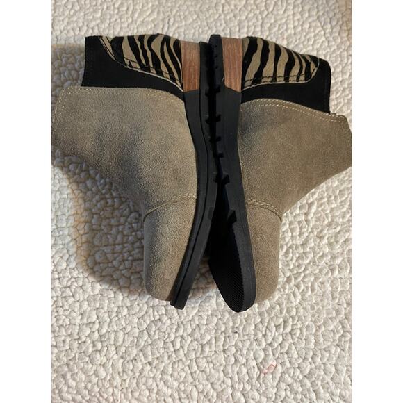 Sorel‎ Women's Boots Ankle Women’s Size 6.5 Zebra Print Taupe Suede Bootie - Picture 2 of 8